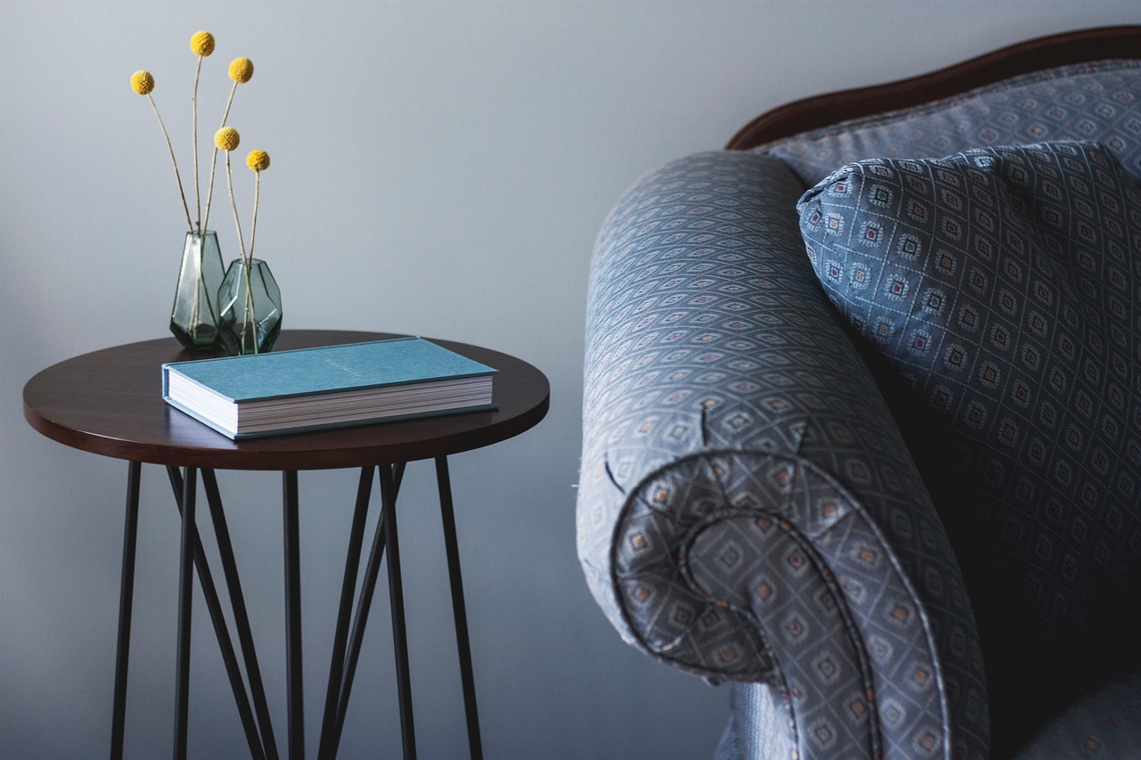 house, interior, design, couch, sofa, table, furniture, flower, flower background, vase, blue flower, beautiful flowers, nature, blue house, blue table, flower wallpaper, blue design, blue interior, blue couch